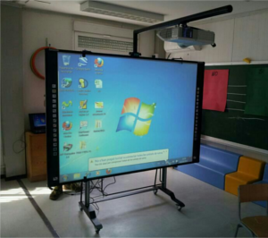 Projector Epson amb pantalla tàctil