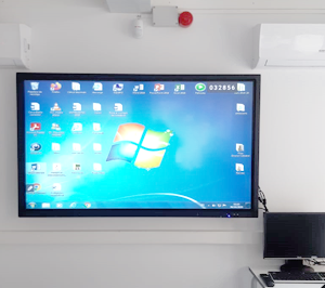 Instal·lació monitor tàctil Clevertouch a classe