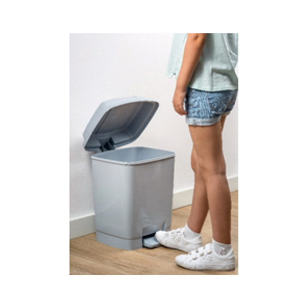 Papelera de pedal plástico 22 litros