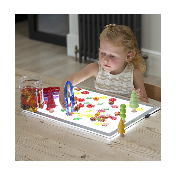 Fulles i llavors de colors translúcids